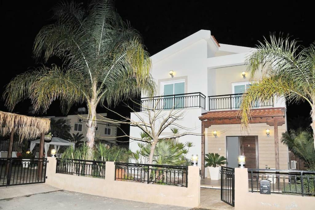 Unique Beach Luxurious Villas アヤナパ エクステリア 写真